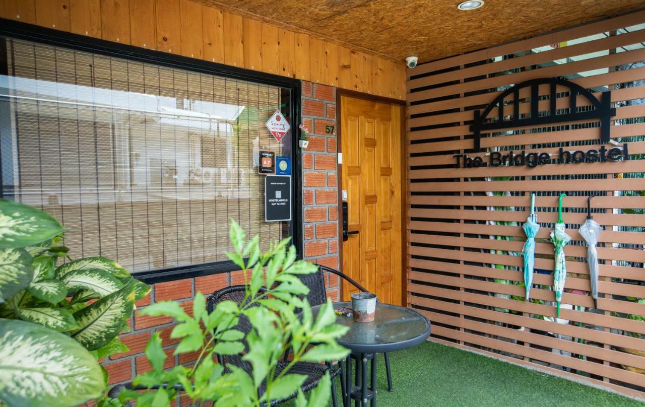 The Bridge Hostel Bangkok Eksteriør billede