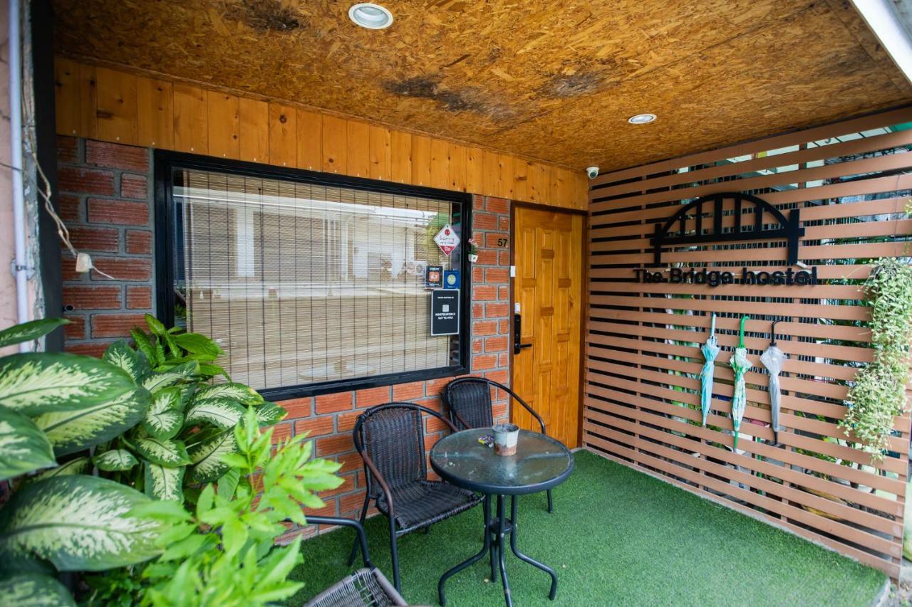 The Bridge Hostel Bangkok Eksteriør billede