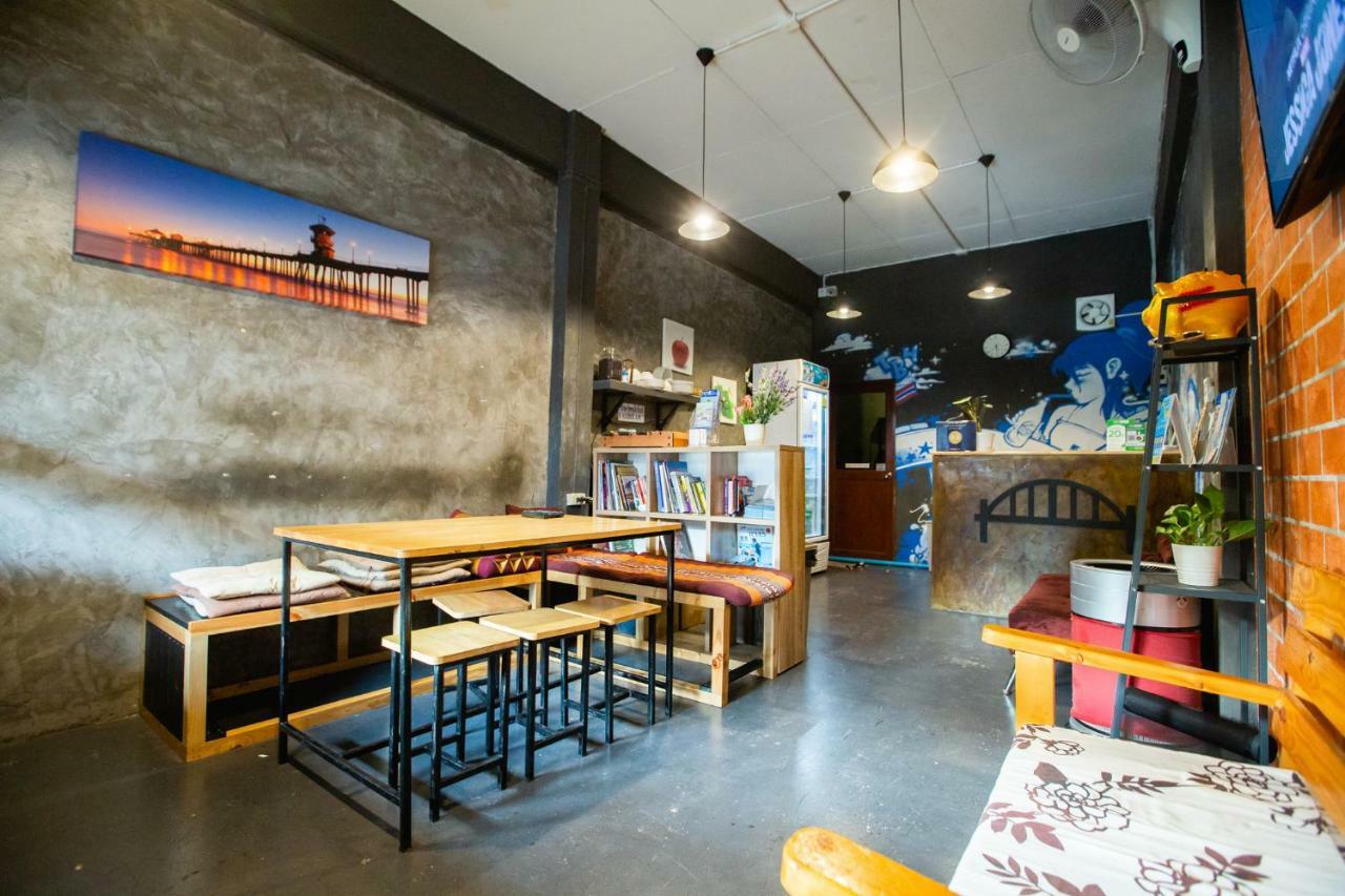 The Bridge Hostel Bangkok Eksteriør billede